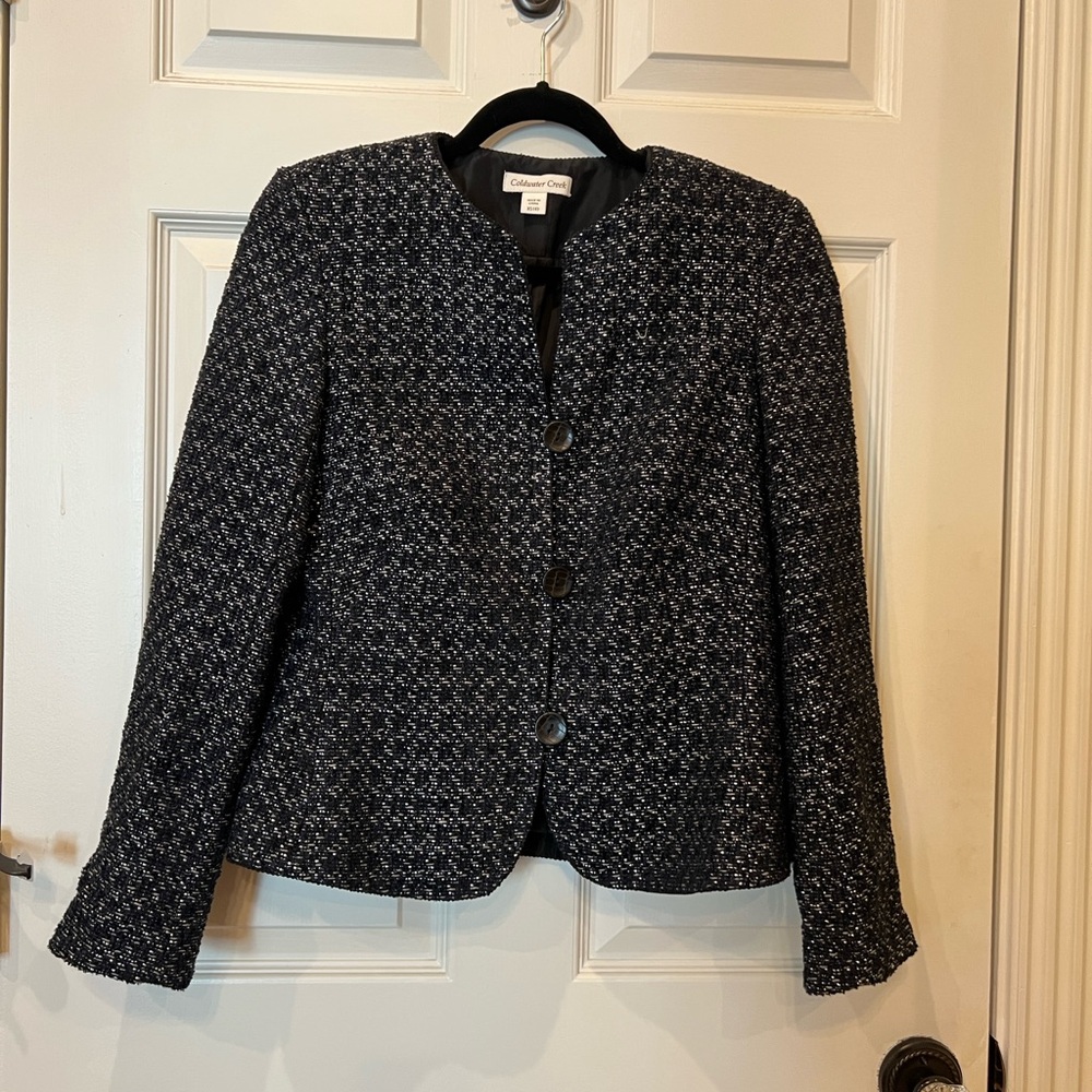 Coldwater Creek shirt blazer. Size XS (4)
In black, white and gray color